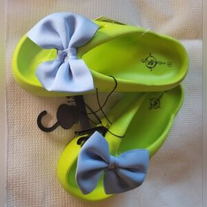 NWT COLORFUL FUN SLIPPERS FLIP FLOP BEACH POOL COSTUME PARTY SANDAL